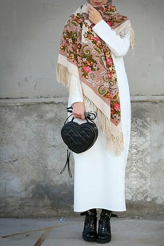 كيف ترتدين السكارف والكوفية مع الحجاب؟ ٩ طرق ستلهمك