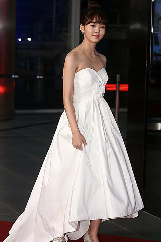 الفستان الأبيض يجتاح حفلات جوائز الدراما الكورية