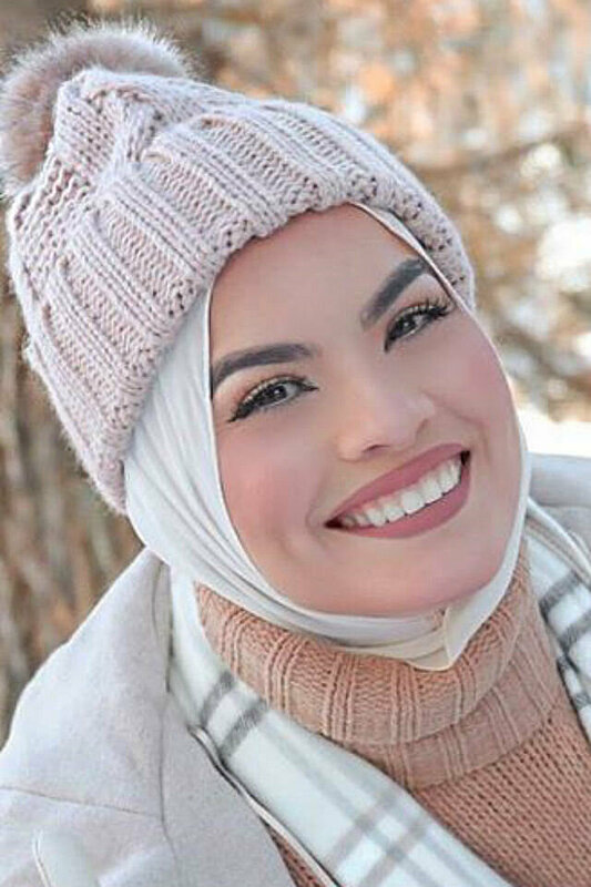 طرق تنسيق القبعات مع الحجاب في شتاء 2020