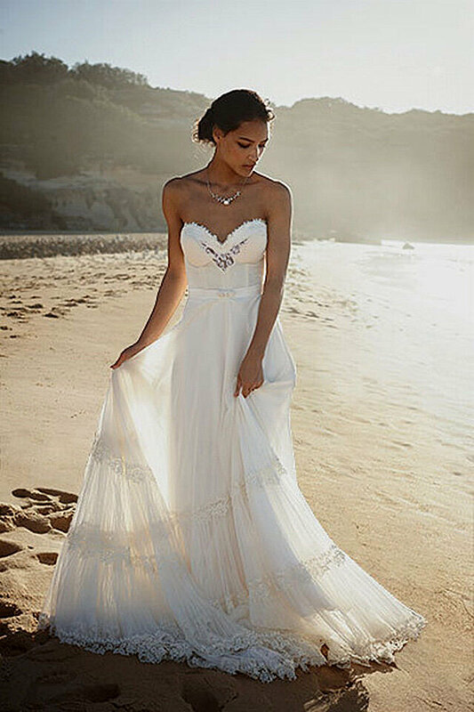 نصائح لاختيار فستان زفاف على شاطئ البحر