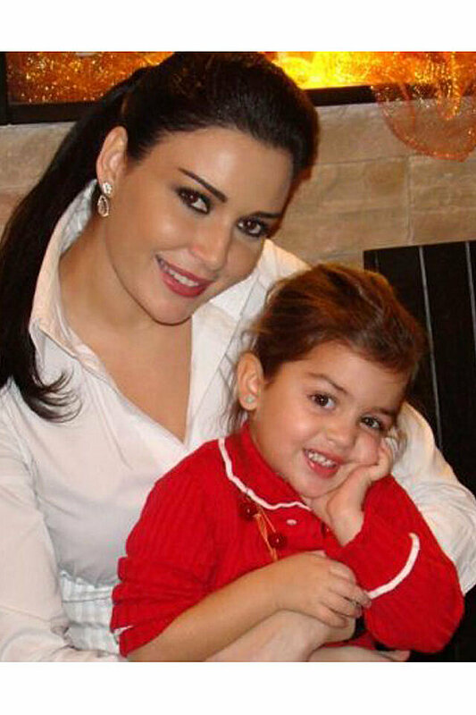إطلالات متنوعة لسيرين عبد النور مع ابنتها