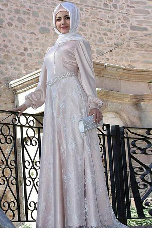 نصائح هامة لارتداء الفستان السواريه بأناقة مع الحجاب