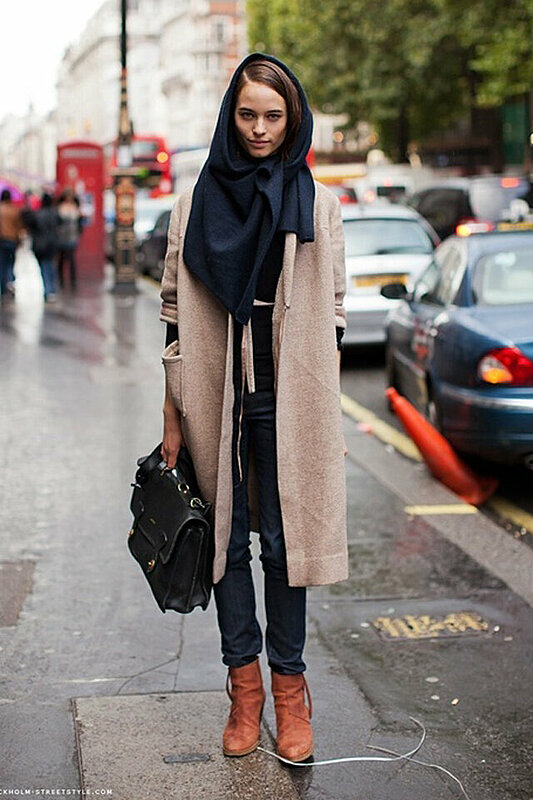 تألقي في الشتاء بإطلالات عصرية مع حجابك