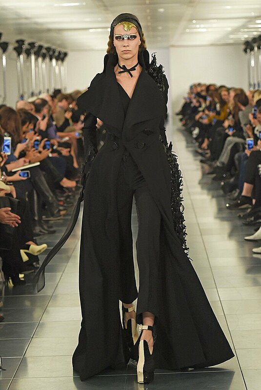 جون غاليانو يعود لعالم الموضة بمجموعة ميزون مارجيلا للهوت كوتور ربيع 2015