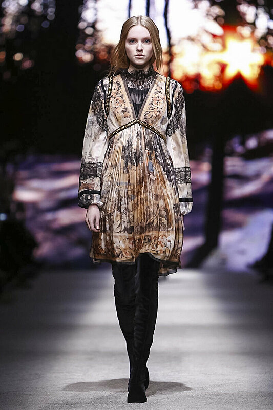 الحضارة الإيطالية مصدر إلهام ألبيرتا فيريتي في مجموعة أزياء خريف 2015