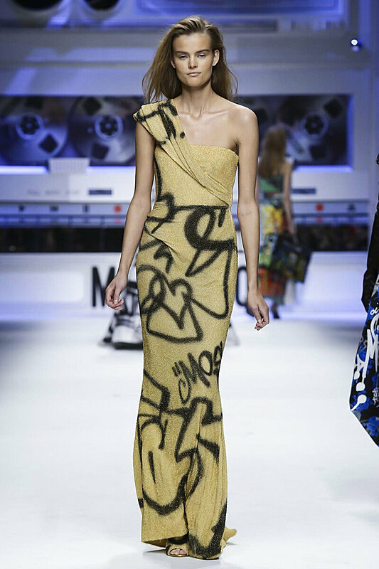 شخصيات لوني تونز تتصدر أزياء موسكينو لخريف شتاء 2015