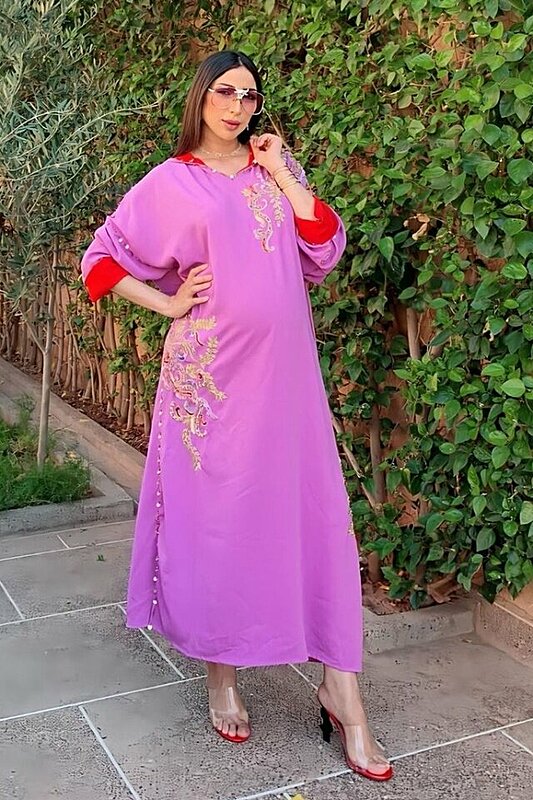إطلالات دنيا بطمة بملابس الحمل ملهمة للمرأة العربية