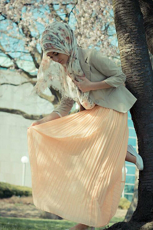 نصائح لارتداء التنورة الشيفون مع الحجاب