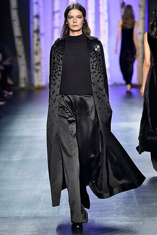 المعاطف الطويلة تظهر بقوة في أزياء نون باي نور لشتاء 2016