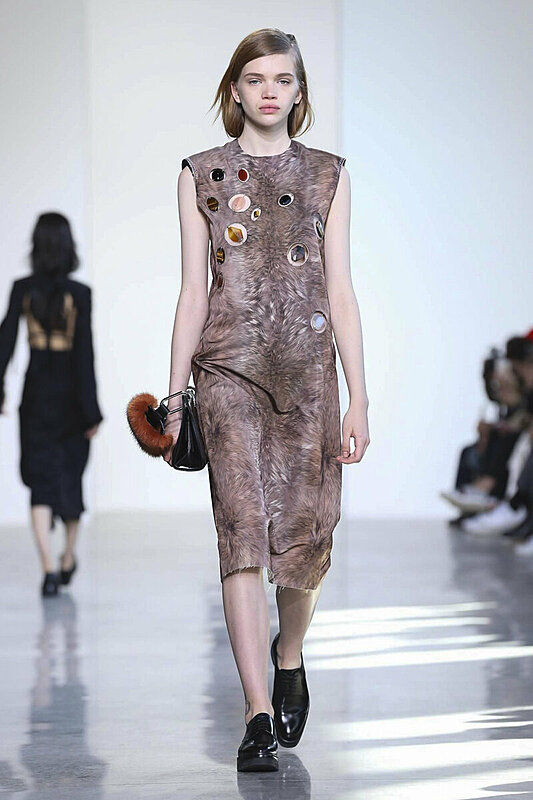 الكاروه يتصدر أزياء كالفن كلاين بشكل مختلف في مجموعة شتاء 2016