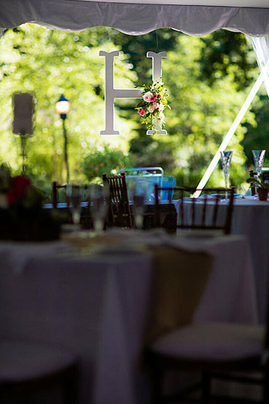 بالصور: أفكار غير تقليدية لديكور حفل زفاف لا ينسى