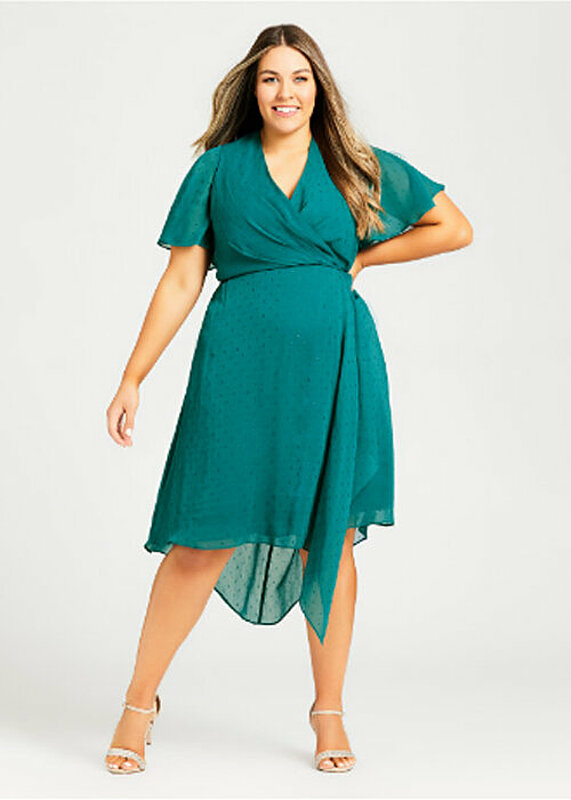 للقوام الكيرفي... ٧ نصائح لاختيار فستان سهرة مناسب ومتاجر للتسوق منها