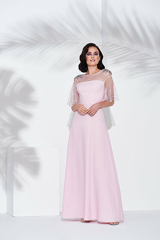 مجموعة أزياء femi9 الجديدة تقتبس الأنوثة والنعومة من سفيرة العلامة نادين نجيم