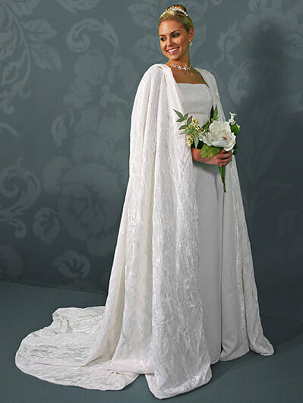 لكل عروس: ٣٥ تصميم لفساتين الزفاف تناسب فصل الشتاء