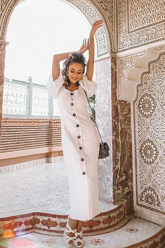 الفساتين الصيفية اختيارك لإطلالة مليئة بالحيوية على طريقة نادية حسن