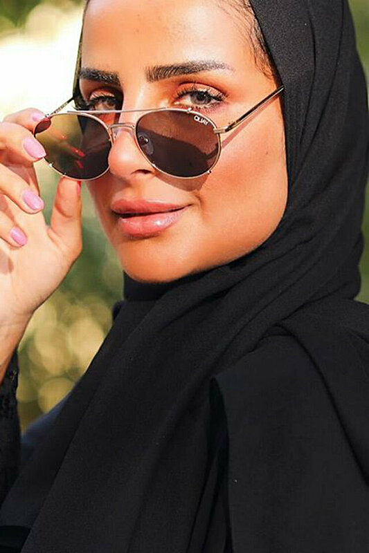 لفات حجاب مع النظارات الشمسية على طريقة مدوني الموضة المحجبات