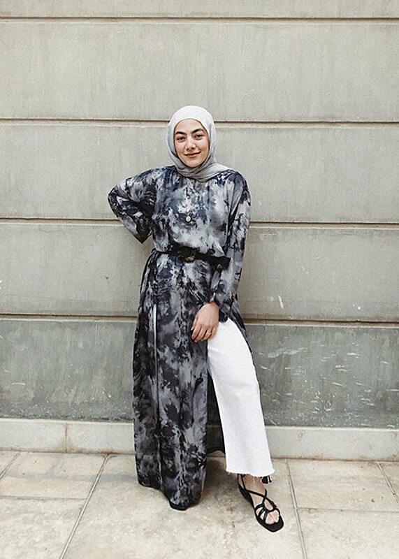 بالصور: كيف أغير من شكل ملابسي لتناسب الحجاب؟