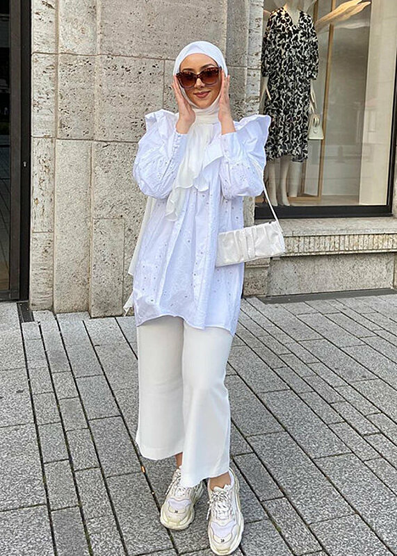 بالصور: كيف أغير من شكل ملابسي لتناسب الحجاب؟