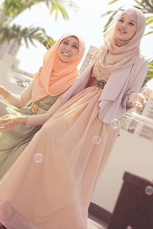 ألوان الباستيل تزين حجابك بإطلالات رائعة