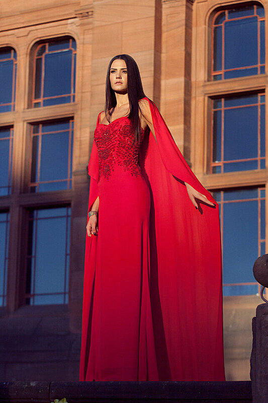 سحر"الملكة الإسكتلندية" في أحدث مجموعات أزياء عائشة رمضان