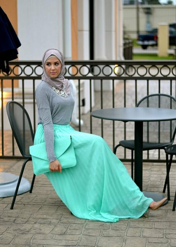 إطلالة حجابك على طريقة مدونة الموضة لينا أسعد