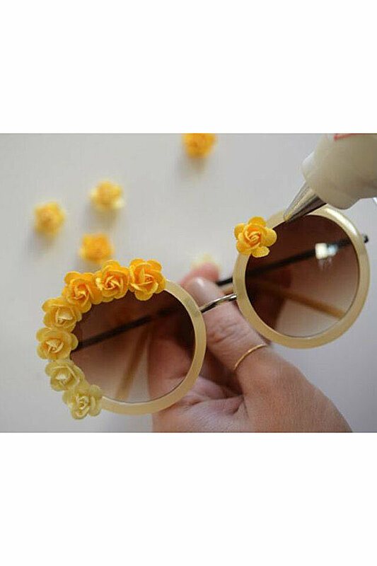 بالصور: أفكار مبتكرة لتزيين نظارتك الشمسية بالورود