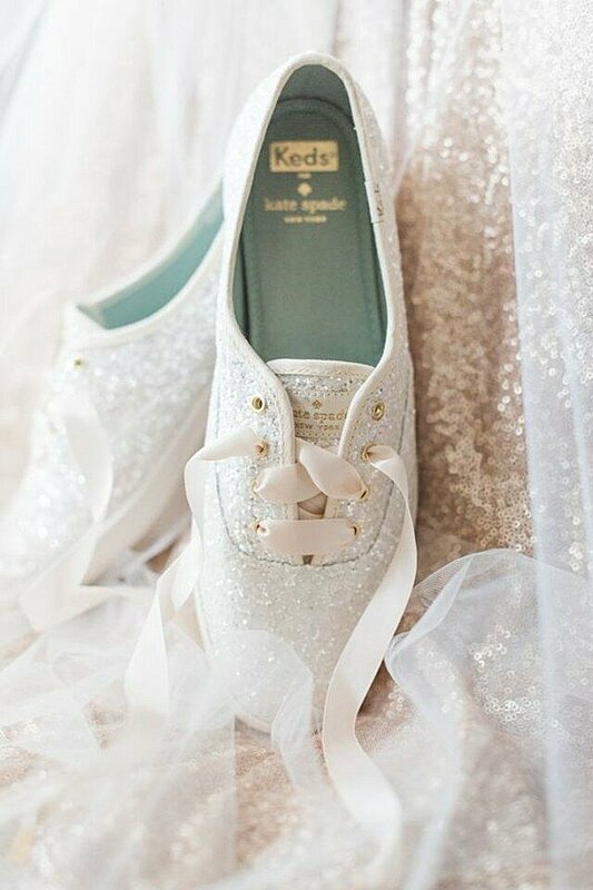 بالصور: أشكال مختلفة لأحذية العروس وطريقة اختيارها