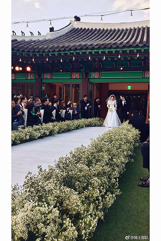 حفل زفاف أشهر ثنائي في كوريا سونغ جونغ كي وسونغ هي كيو