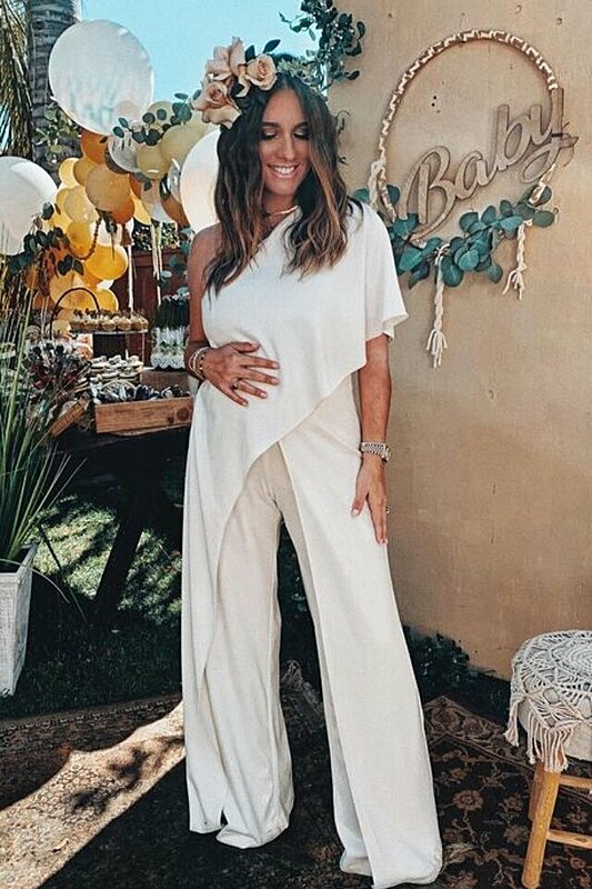 How to Wear Jumpsuits During Pregnancy