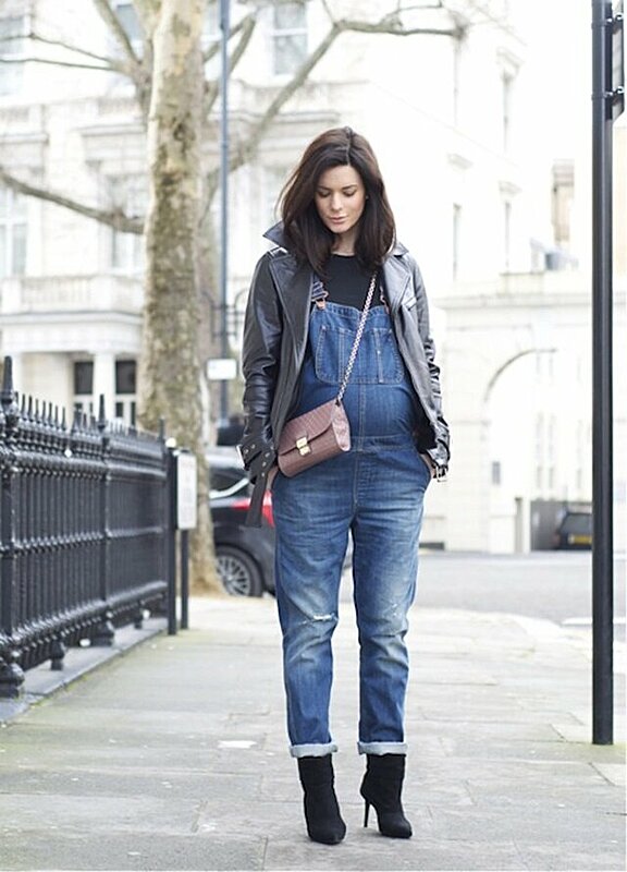 How to Wear Denim Overalls During Pregnancy