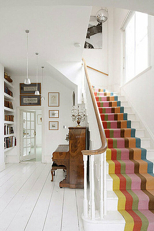 بالصور: أفكار مبتكرة لتزيين السلالم الداخلية لمنزلك