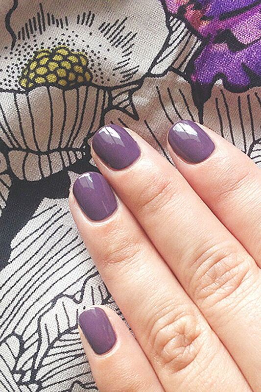 How to Pick Your Nail Polish According to Your Outfit