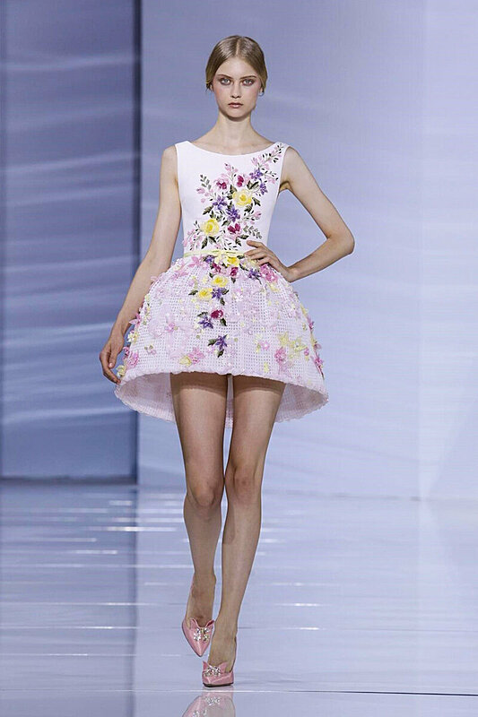 أزياء تزينها الزهور في مجموعة الهوت كوتور لجورج حبيقة 2015