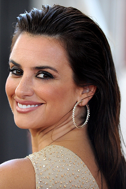 Red Carpet Hairstyle: The Slicked Back Wet Hair Look