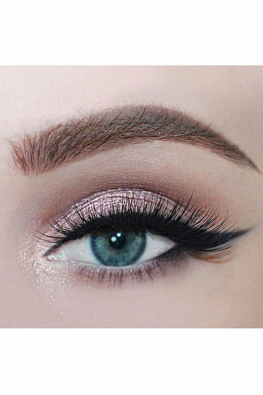 Five Basic Eye Makeup Tips for a Simple Evening Look