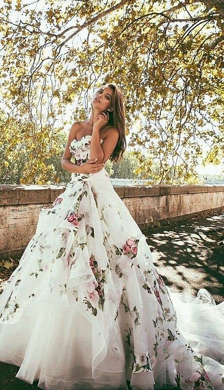 18 Floral Wedding Dresses for an Exquisitely Feminine Bridal Look