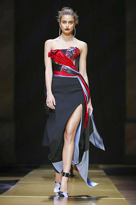 Pleats and Folds Take Over Atelier Versace's Haute Couture Fall 2016 Collection