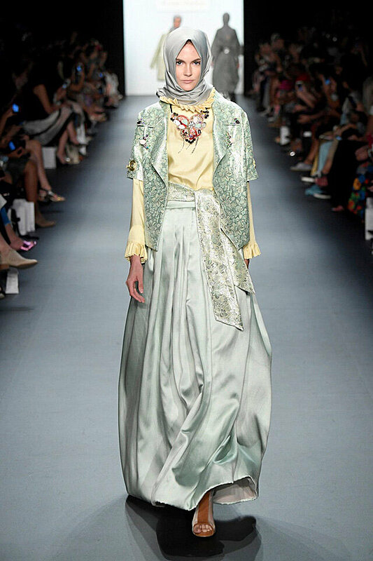 أنيسة هازيبونا أول مصممة أزياء تعرض ملابس محجبات خلال أسبوع الموضة في نيويورك