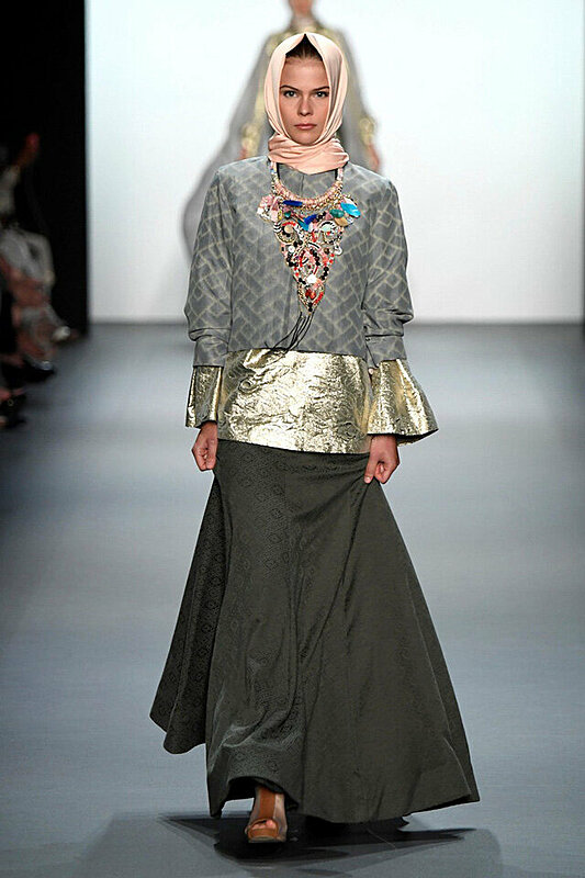 أنيسة هازيبونا أول مصممة أزياء تعرض ملابس محجبات خلال أسبوع الموضة في نيويورك