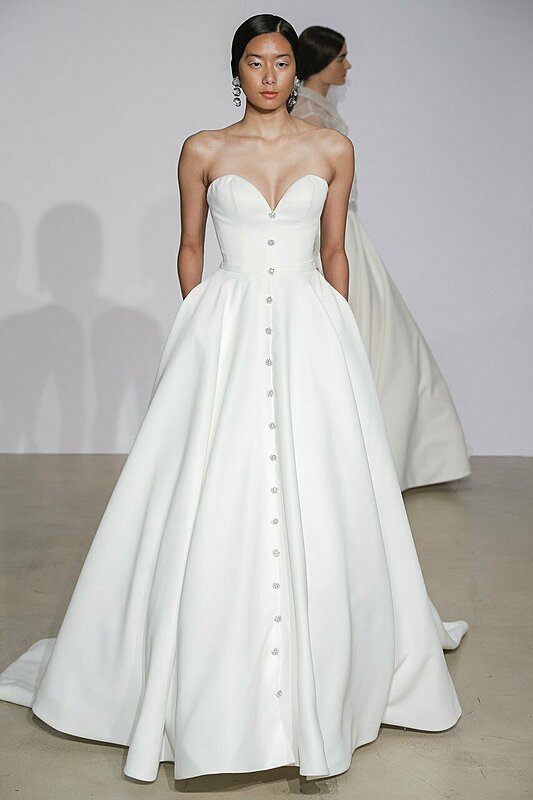 These Wedding Dresses from the Fall 2018 Collections Will Make You Want to Get Married Now!