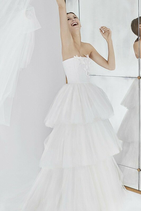 أحدث فساتين زفاف من مصممي الأزياء العالميين لخريف وشتاء 2018