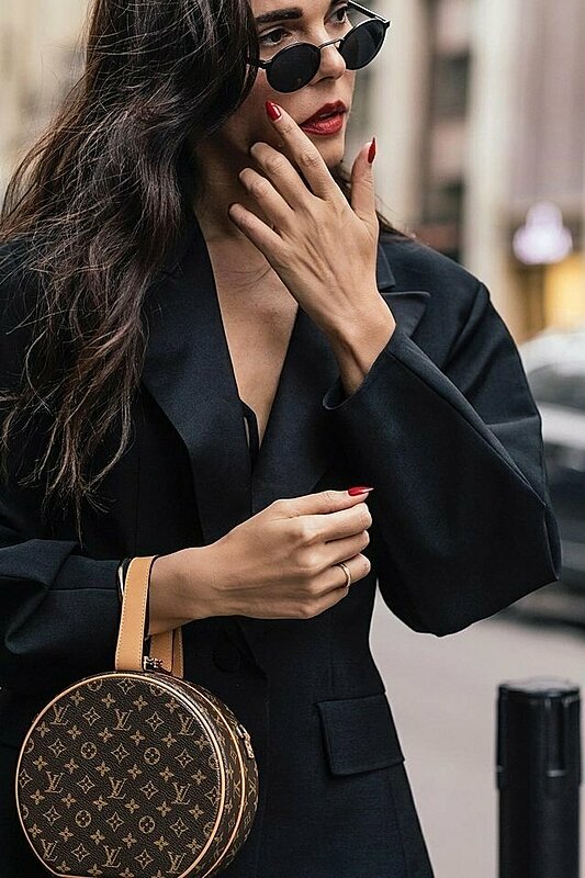 6 Styling Tips to Wear an All-Black Outfit in a More Interesting Way
