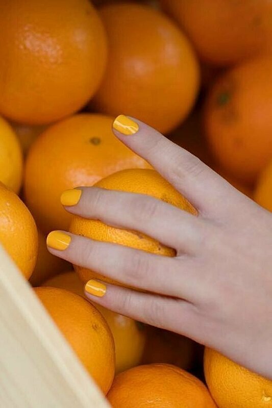 للشخصيات الجريئة: البرتقالي هو لون المناكير الأجمل لأظافرك هذا العام