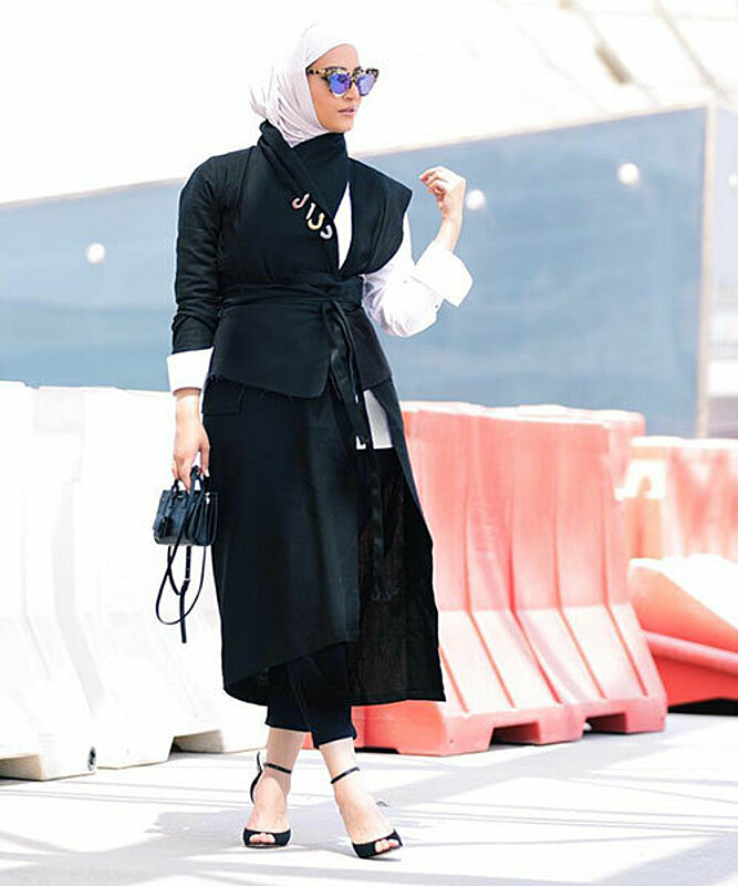 Dalalid Shows Hijabis How to Easily Rock an All Black Outfit