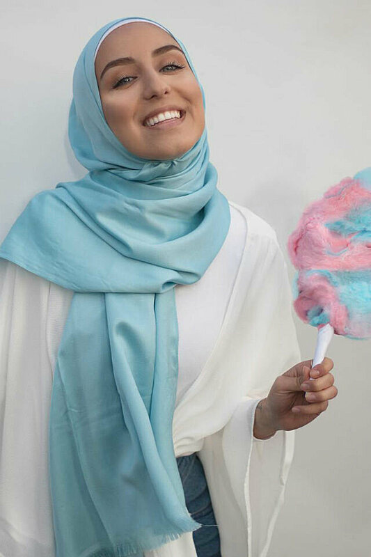 كيف تنسقين خامة الحجاب مع ملابسك لإطلالة أنيقة وجذابة؟