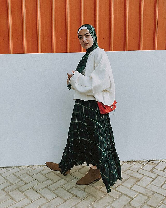 These Plaid Skirts Styles Are Perfect for Hijab Fashion