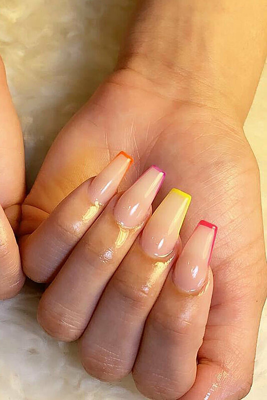 Trend Alert: The 'Frame Nails' Are Back and Here's How to Wear Them