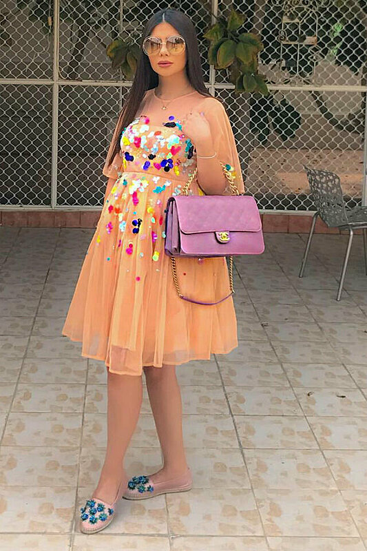 Rock Your Pregnancy Outfit with the Short 70s Dress like Deema Al Asadi