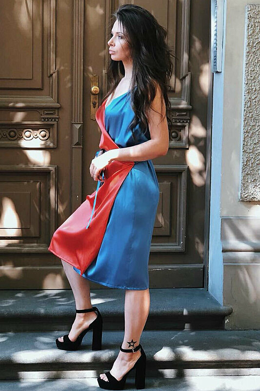 Keep up with the Trend and Learn How to Style the Two-Color Wrap Dress