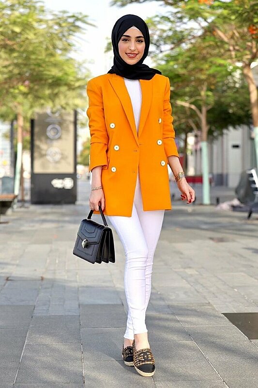 How to Wear and Style Colorful Blazers With Hijab